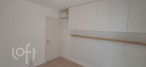 Image 17 - 879166