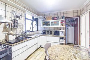 Image 5 - 879175