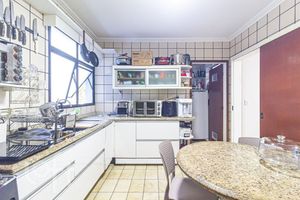 Image 6 - 879175