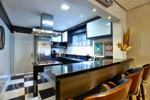 Image 8 - 879176
