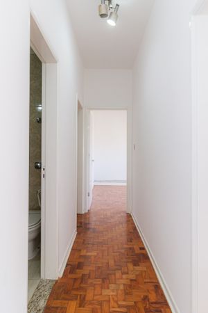 Image 7 - 879179