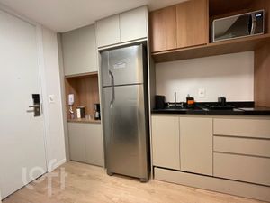 Image 8 - 879185