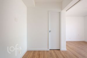 Image 11 - 879187