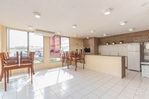 Image 17 - 879190