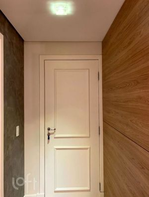 Image 10 - 879206