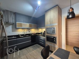Image 8 - 879206