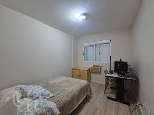 Image 19 - 879206