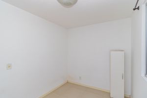 Image 11 - 879214