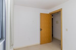 Image 13 - 879214