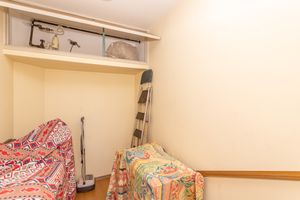 Image 11 - 879220