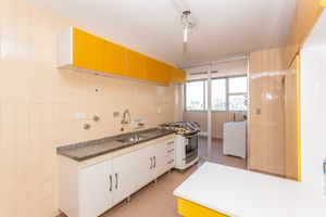 Image 35 - 879220
