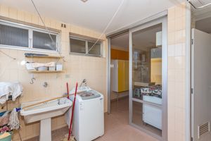 Image 37 - 879220