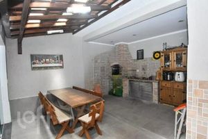 Image 17 - 879230