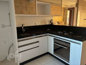 Image 12 - 879232
