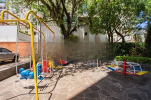 Image 4 - 879235