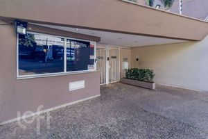 Image 81 - 879236