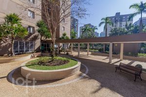 Image 68 - 879236