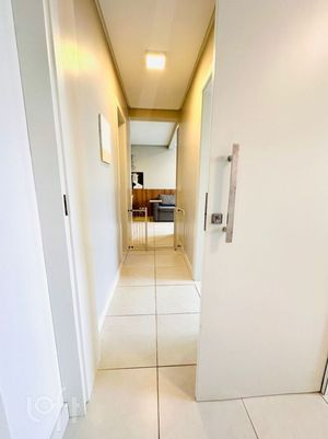 Image 10 - 879244