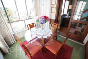 Image 4 - 879248