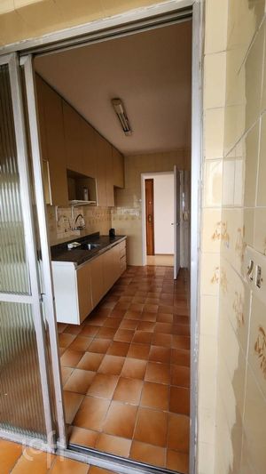 Image 4 - 879251