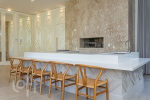Image 18 - 879257