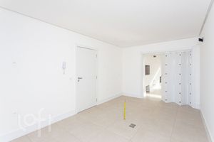 Image 49 - 879257