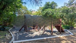 Image 10 - 879267