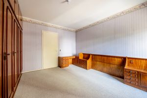 Image 18 - 879277