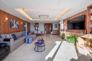 Image 11 - 879279