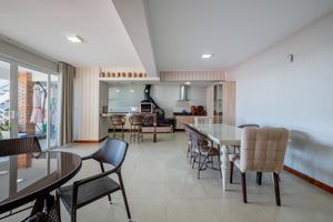 Image 33 - 879279