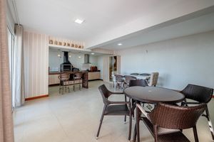Image 35 - 879279
