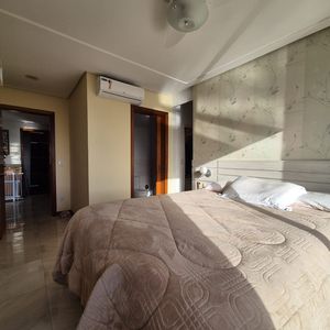 Image 8 - 879279