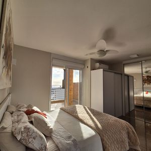 Image 9 - 879279