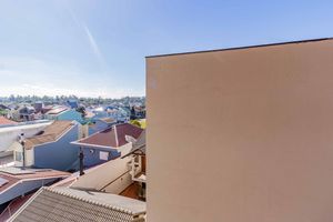 Image 15 - 879319