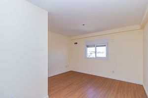 Image 19 - 879319
