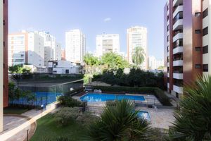 Image 9 - 879320