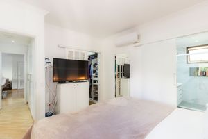 Image 31 - 879320