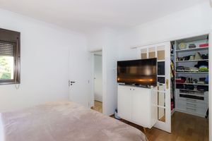 Image 33 - 879320