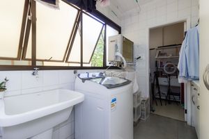 Image 43 - 879320