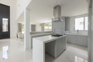 Image 10 - 879321