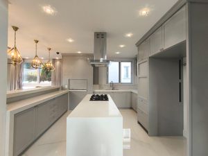 Image 18 - 879321