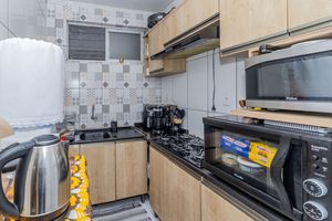 Image 18 - 879324