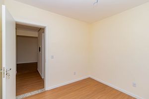 Image 17 - 879332