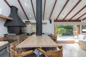 Image 18 - 879335