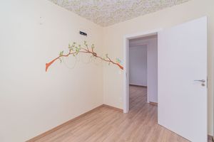 Image 9 - 879347