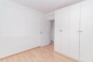 Image 19 - 879347