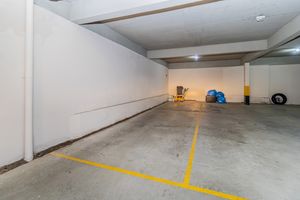 Image 35 - 879347