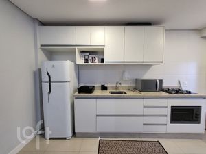 Image 4 - 879349