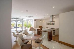 Image 17 - 879353