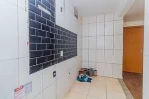 Image 17 - 879355